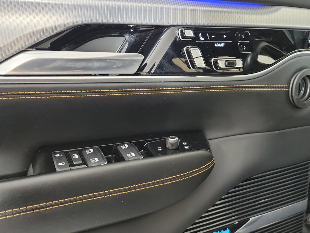Used 2022 Jeep Grand Wagoneer Series III w/ Rear Seat Video Group 1 AWD/4WD image 17