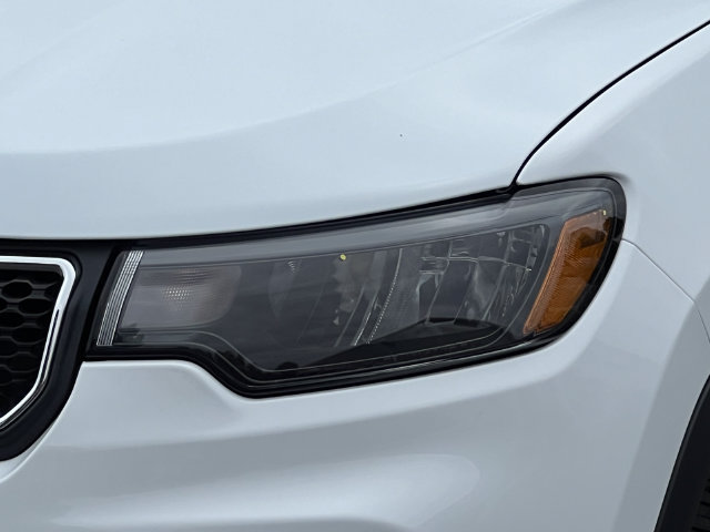 Used 2024 Jeep Compass Latitude w/ Convenience Group AWD/4WD image 40
