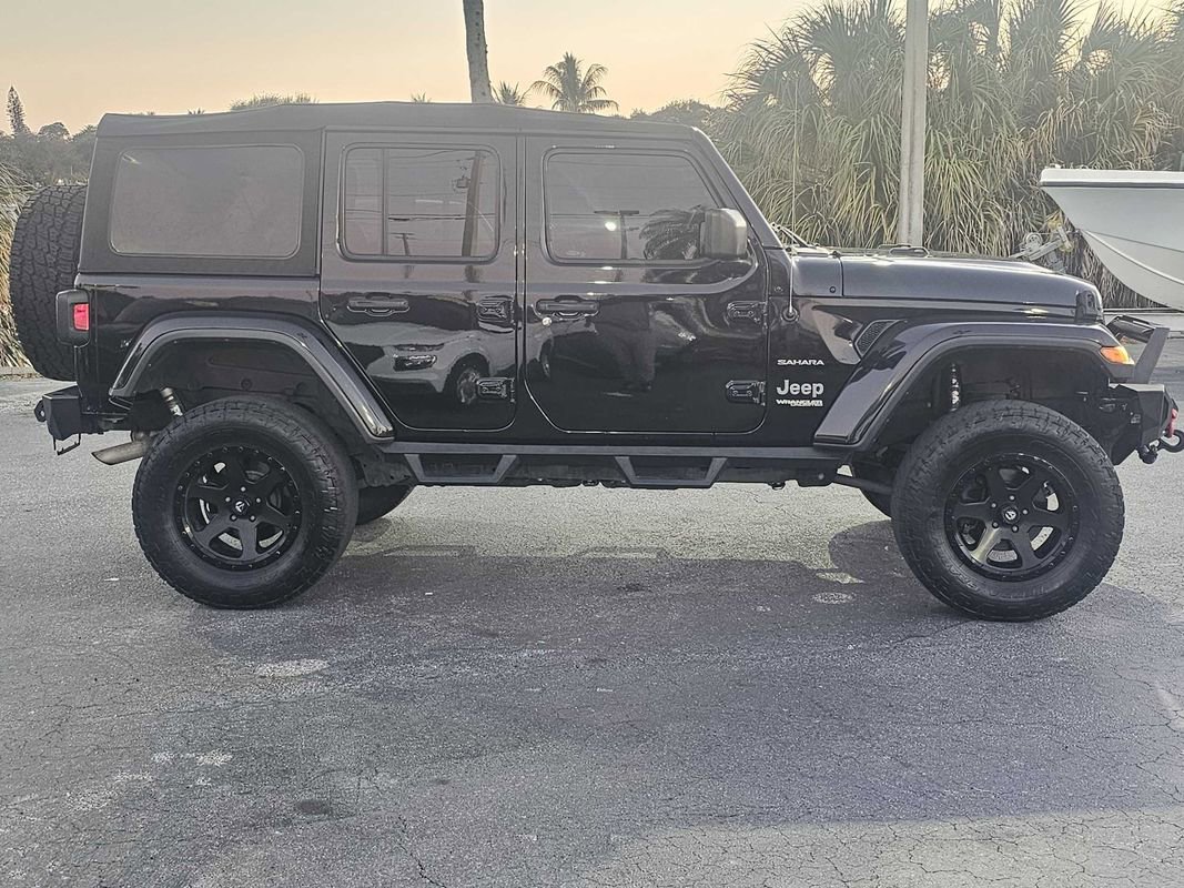 Used 2018 Jeep Wrangler Unlimited Sahara image 13