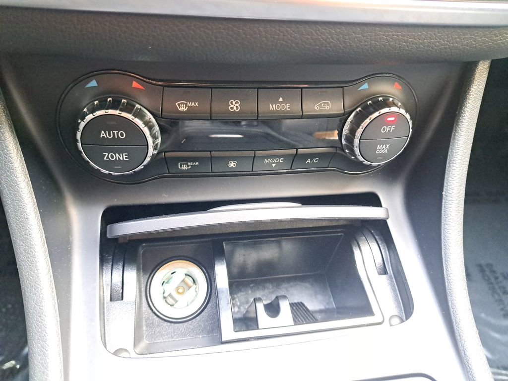 Used 2015 Mercedes-Benz CLA 250 image 24