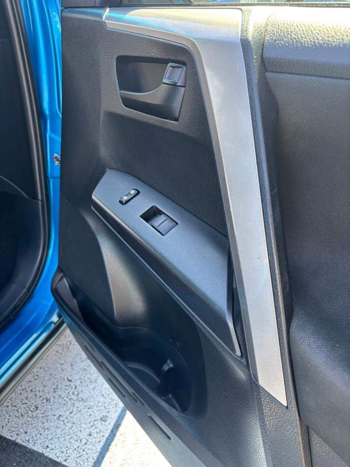 Used 2018 Toyota RAV4 LE w/ All Weather Liner Package AWD/4WD image 24