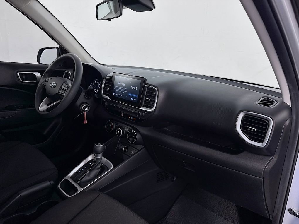 Used 2020 Hyundai Venue SE image 30
