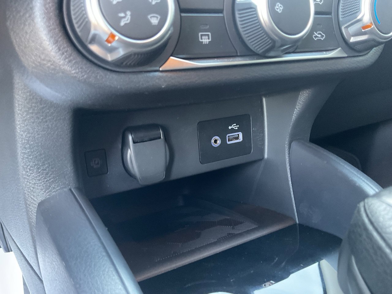 Used 2025 Nissan Versa SV w/ Trunk Package FWD image 22