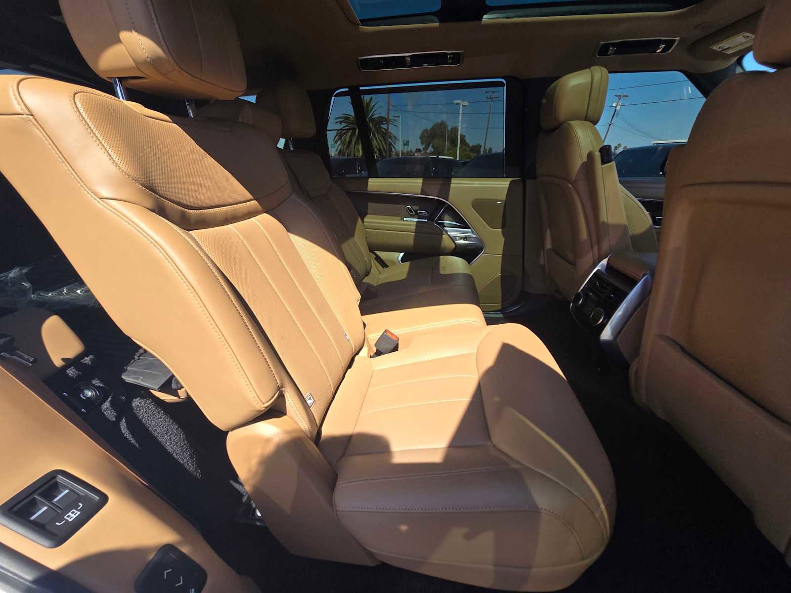 New 2025 Land Rover Range Rover Long Wheelbase SE image 15