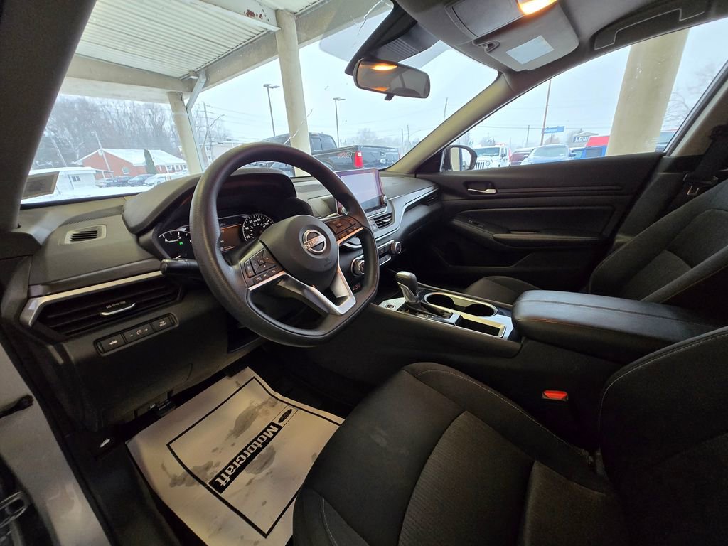 Used 2024 Nissan Altima 2.5 SV image 10