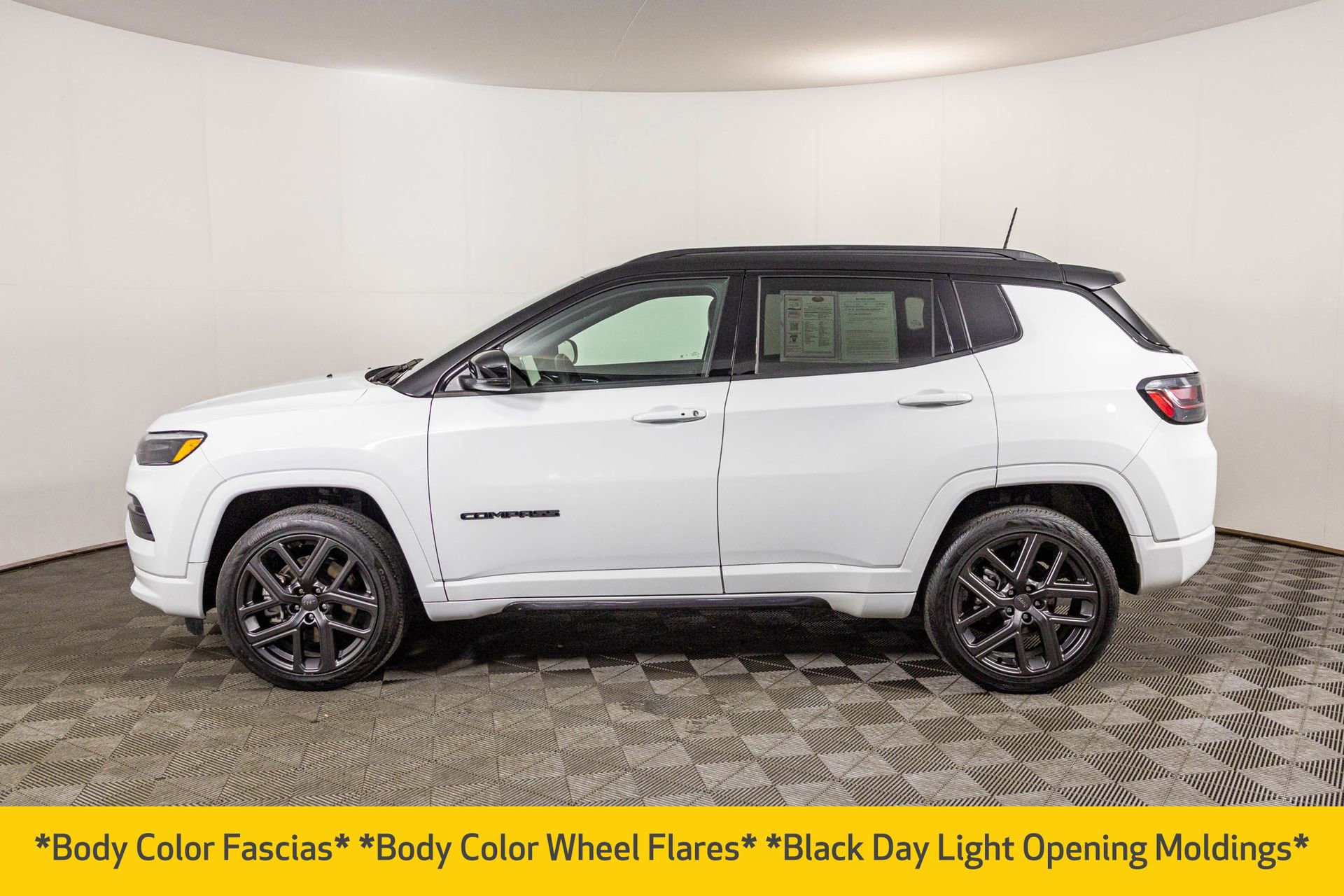 Used 2024 Jeep Compass Limited w/ High Altitude Package image 17