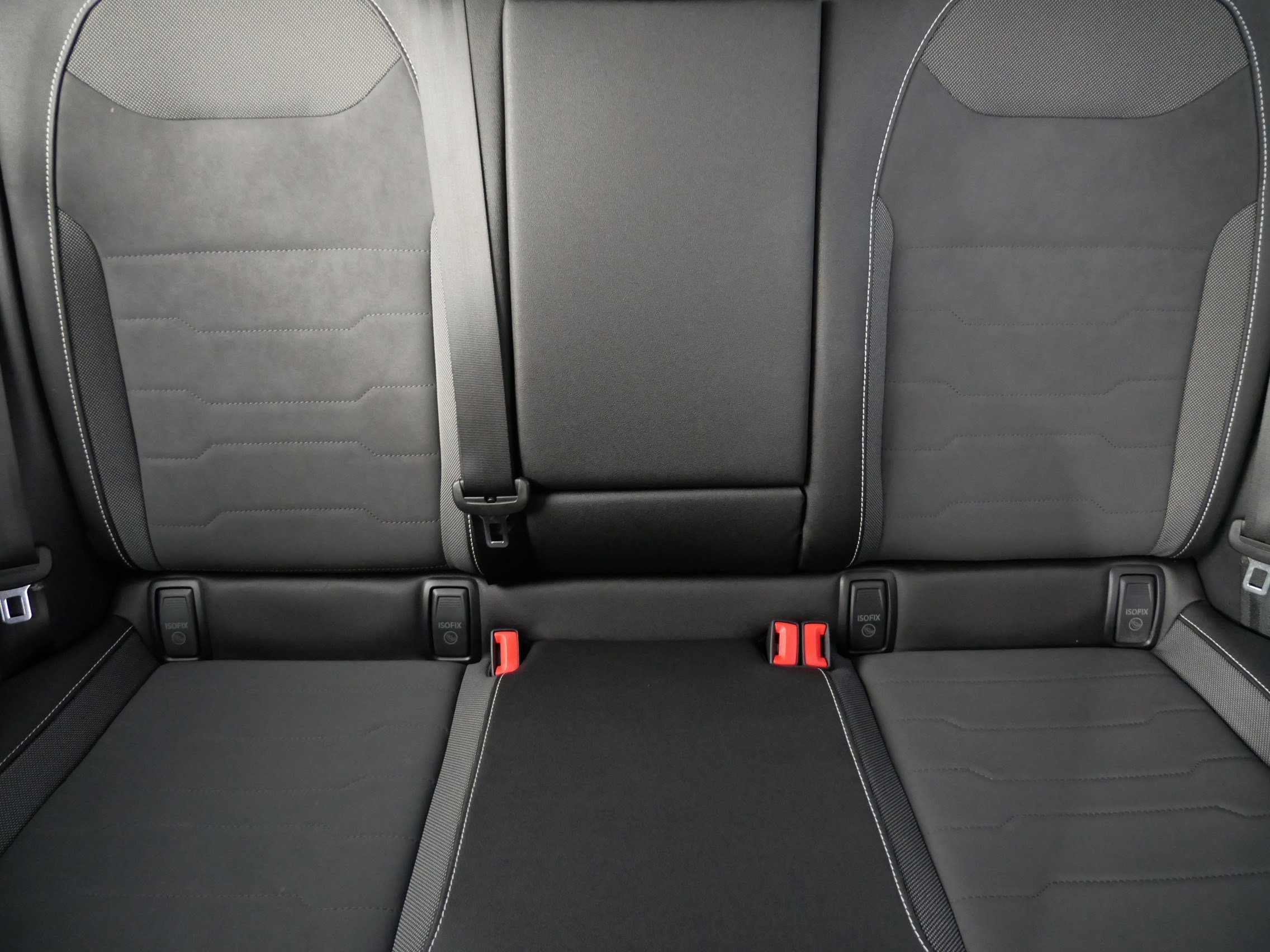 Certified 2025 Volkswagen Taos SE image 13