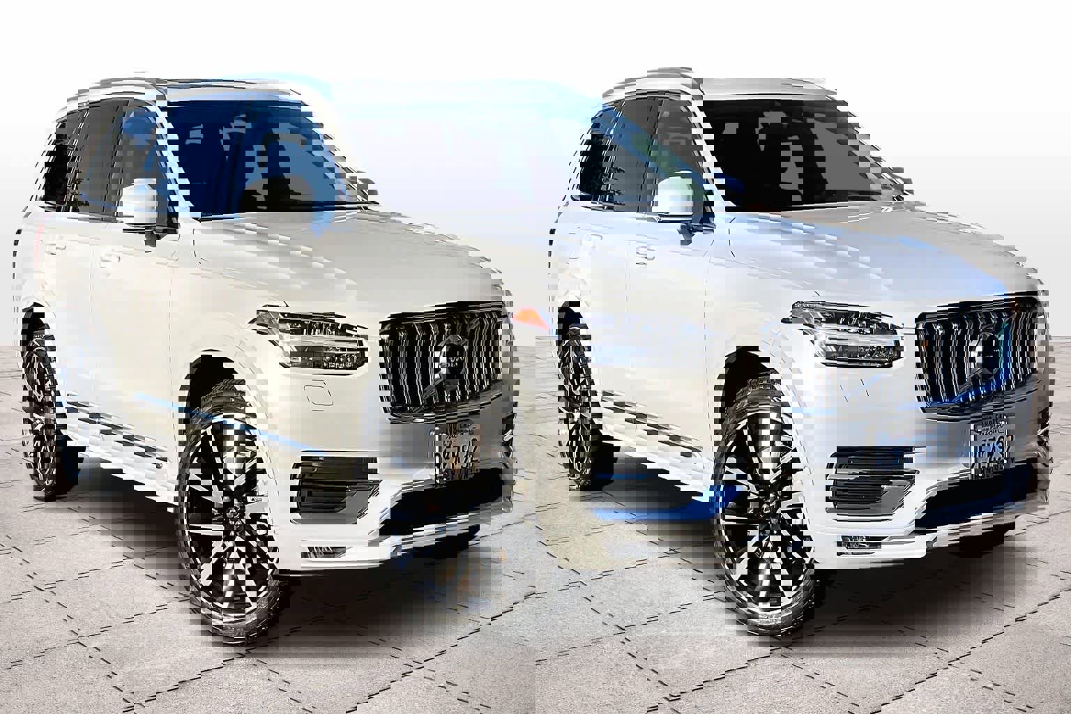 Used 2023 Volvo XC90 B5 Plus image 2