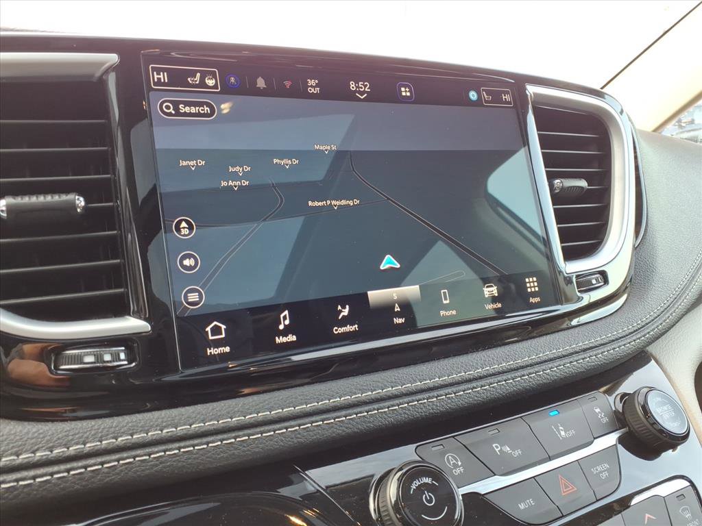 Used 2023 Chrysler Pacifica Limited image 24