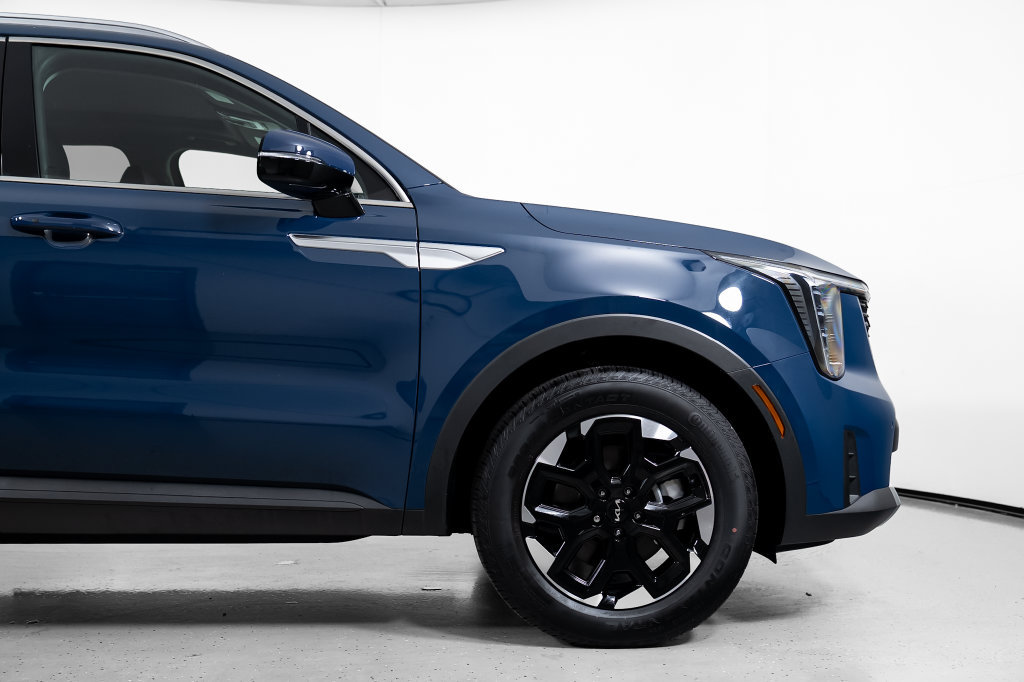 New 2026 Kia Sorento S w/ S Panoramic Sunroof Package FWD image 4