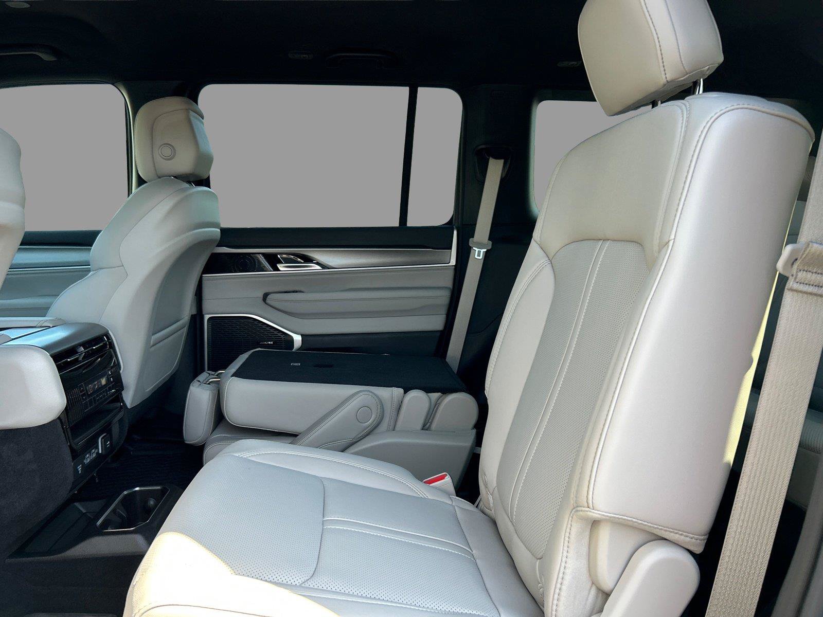 New 2026 Jeep Grand Wagoneer 2WD image 35
