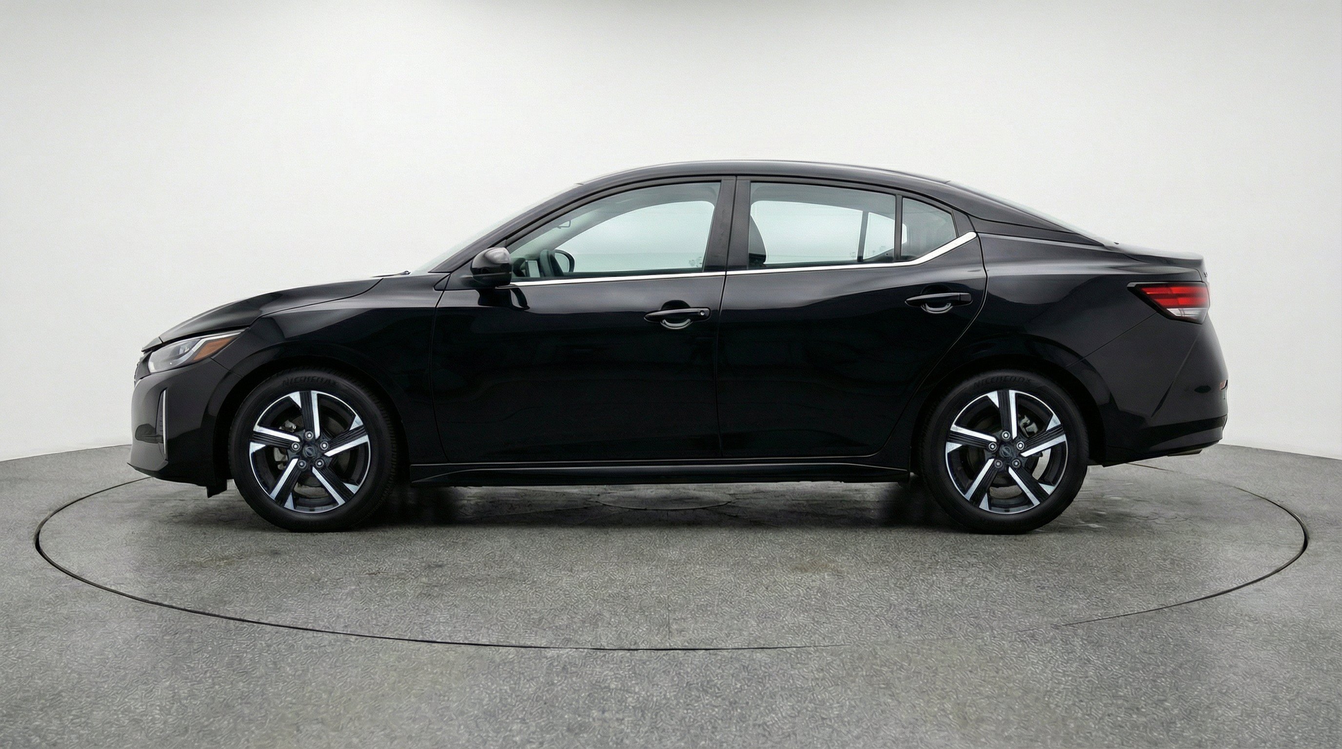 Used 2025 Nissan Sentra SV FWD image 5