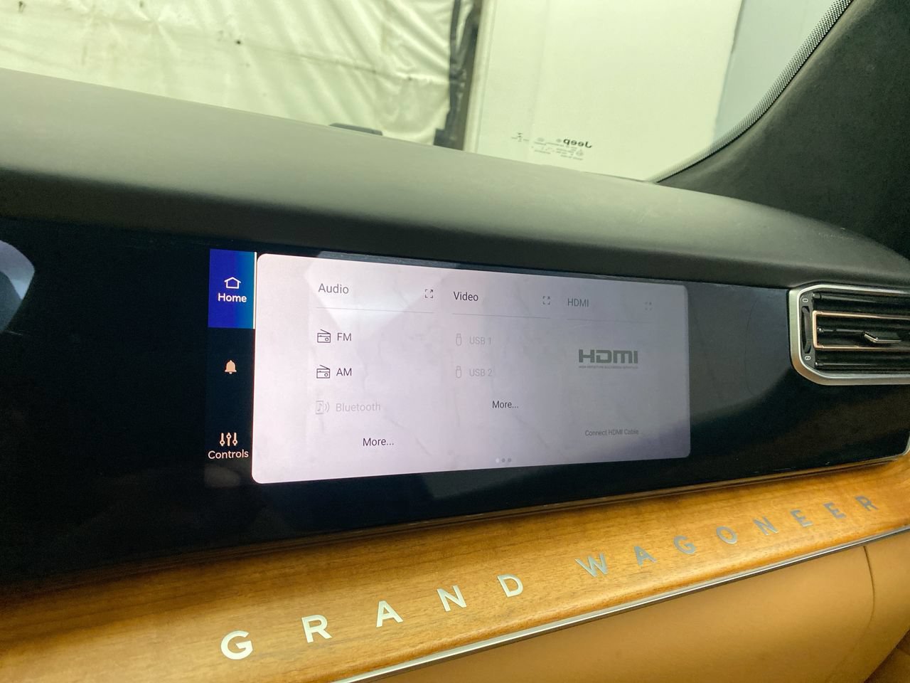 Used 2022 Jeep Grand Wagoneer Series III w/ Rear Seat Video Group 1 AWD/4WD image 30