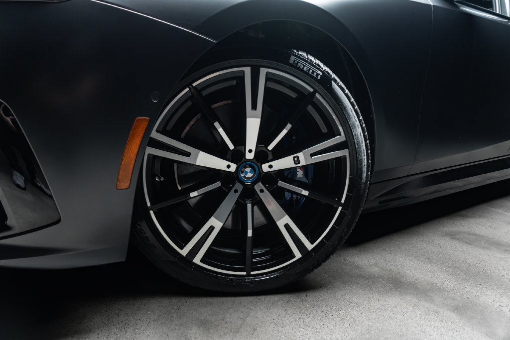 Used 2024 BMW i5 M60 w/ Premium Package AWD/4WD image 3
