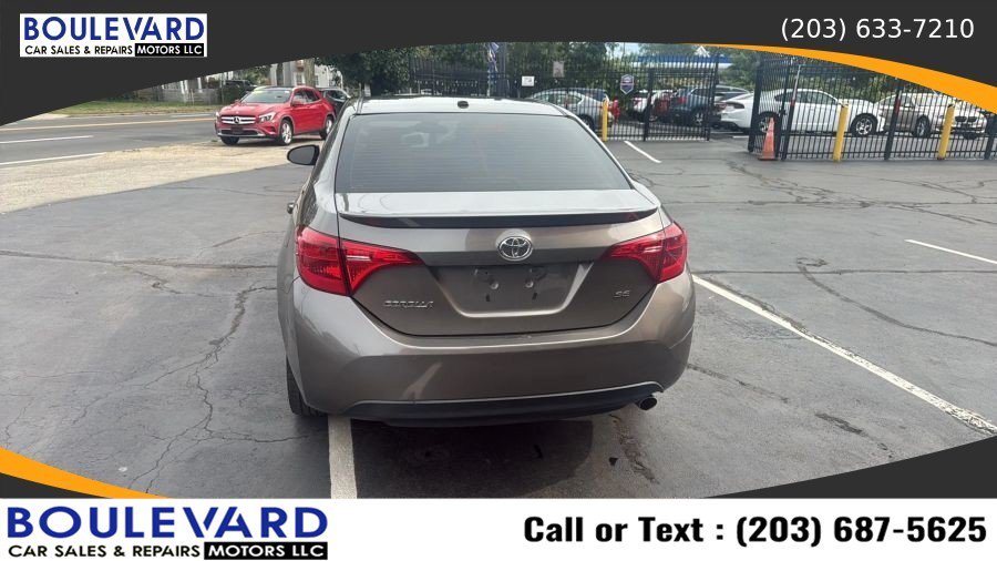 Used 2018 Toyota Corolla SE w/ SE Premium Package FWD image 6