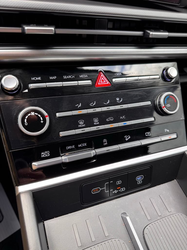 Used 2025 Hyundai Santa Fe SE FWD image 20