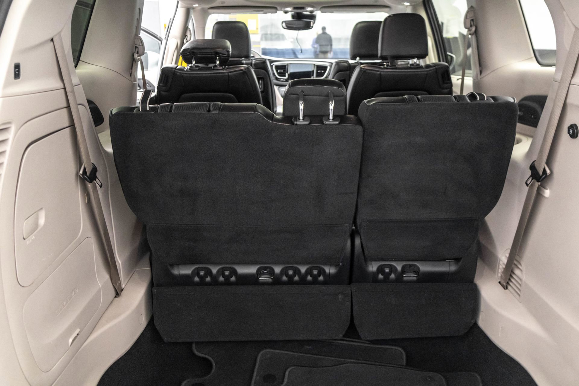 Used 2020 Chrysler Pacifica Limited w/ Advanced Safetytec Group FWD image 34