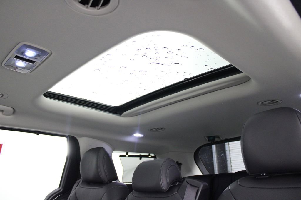 Used 2025 Kia Carnival SX image 28