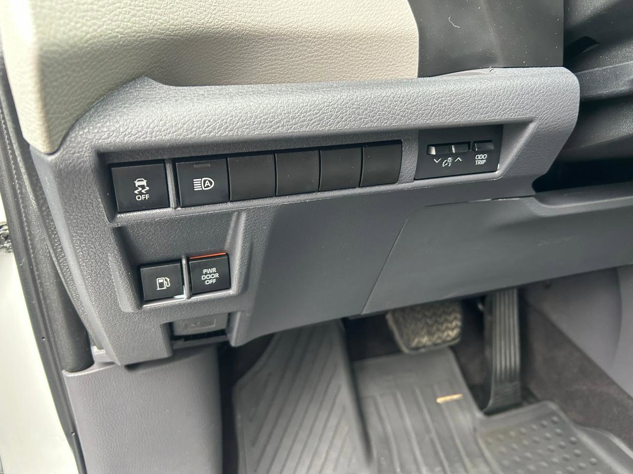 Used 2021 Toyota Sienna XLE w/ XLE Plus Package AWD/4WD image 13