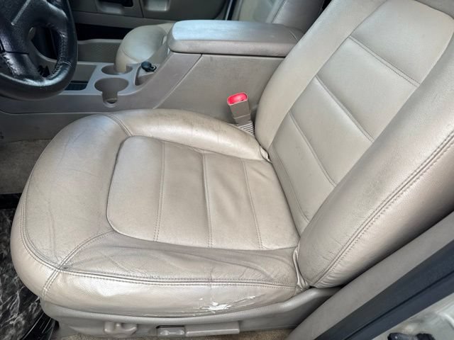 Used 2004 Ford Explorer XLT AWD/4WD image 18