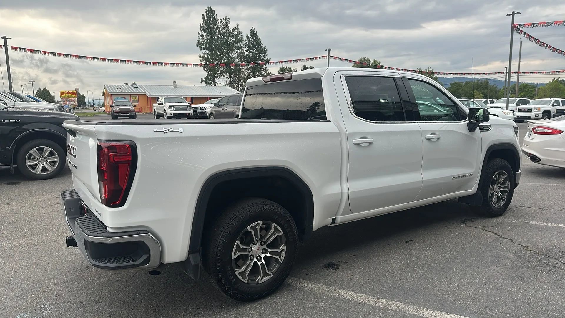 Used 2024 GMC Sierra 1500 SLE w/ Max Trailering Package image 3