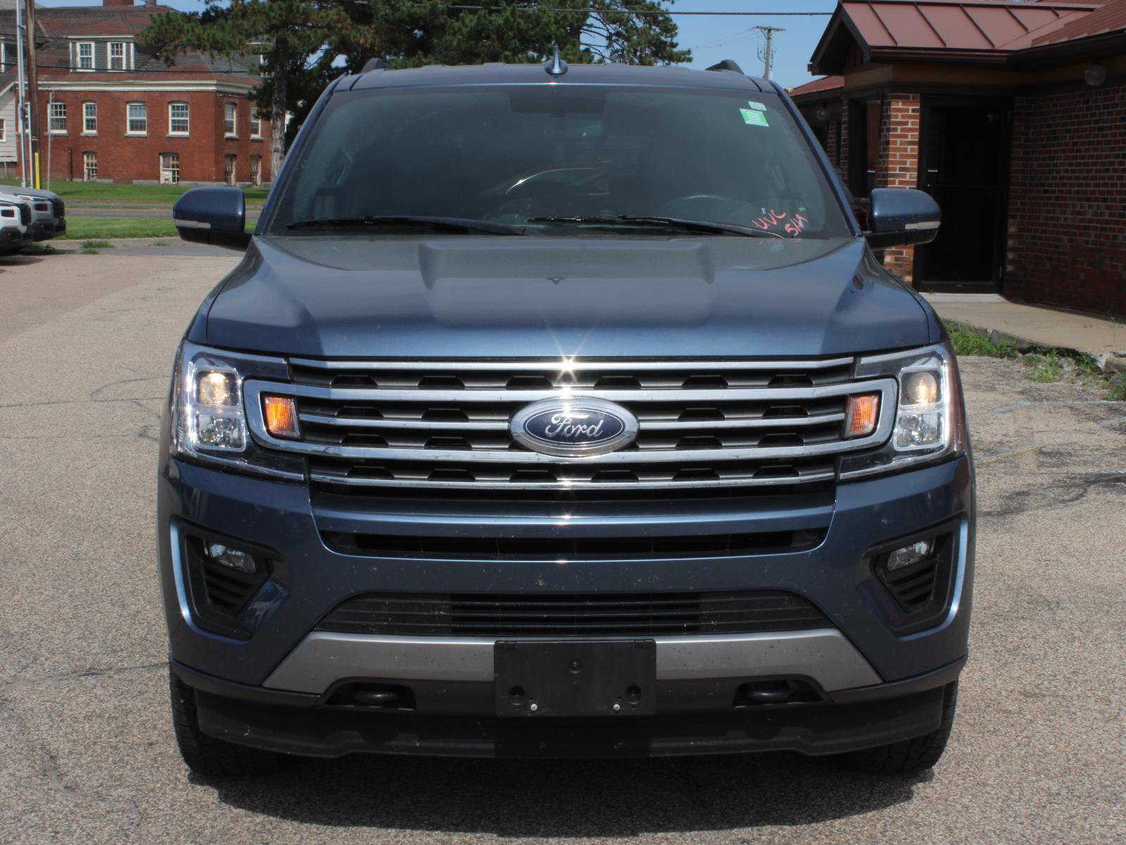 Used 2019 Ford Expedition XLT w/ Equipment Group 202A AWD/4WD image 2