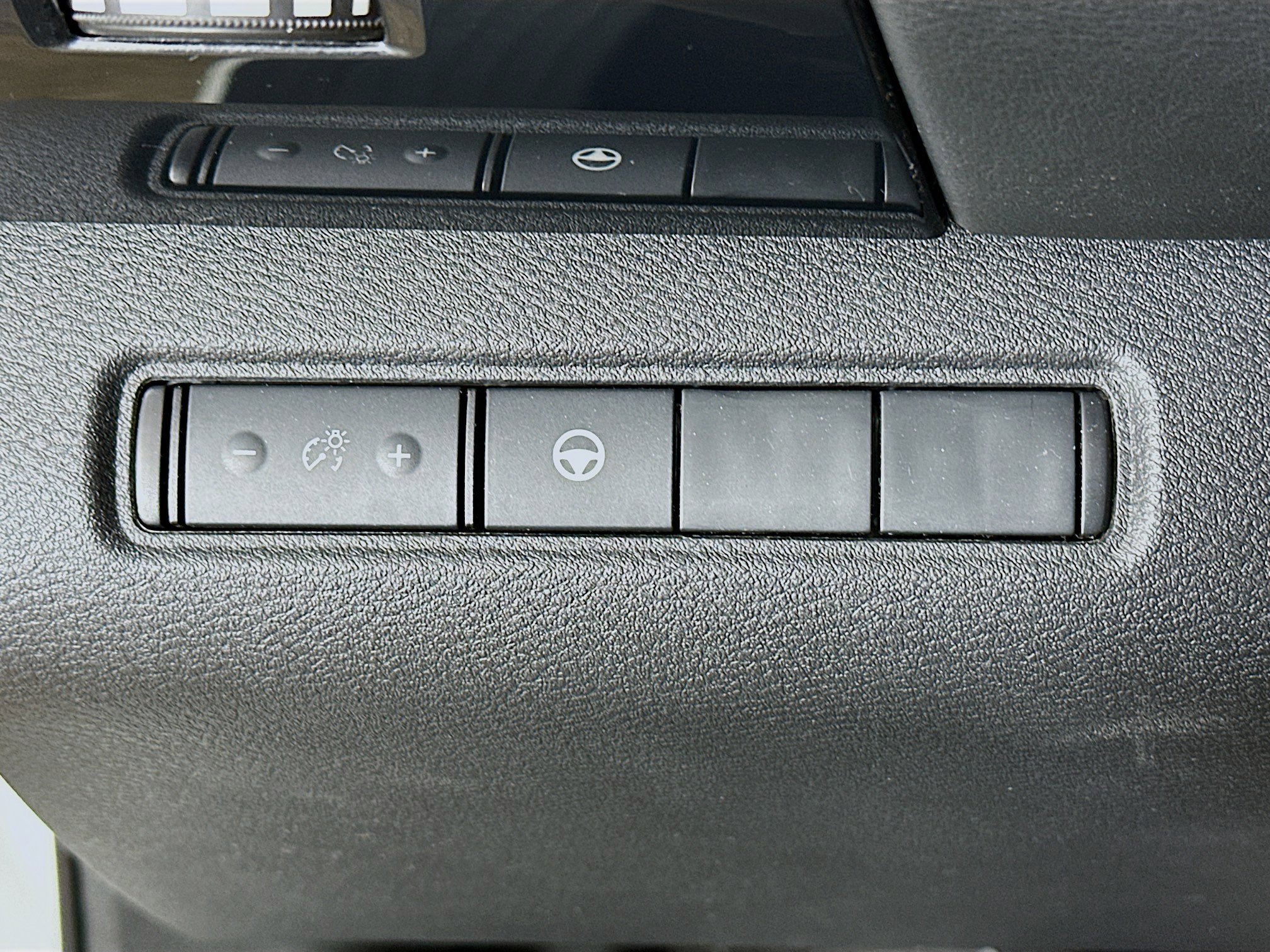 Used 2024 Nissan Pathfinder SV image 17