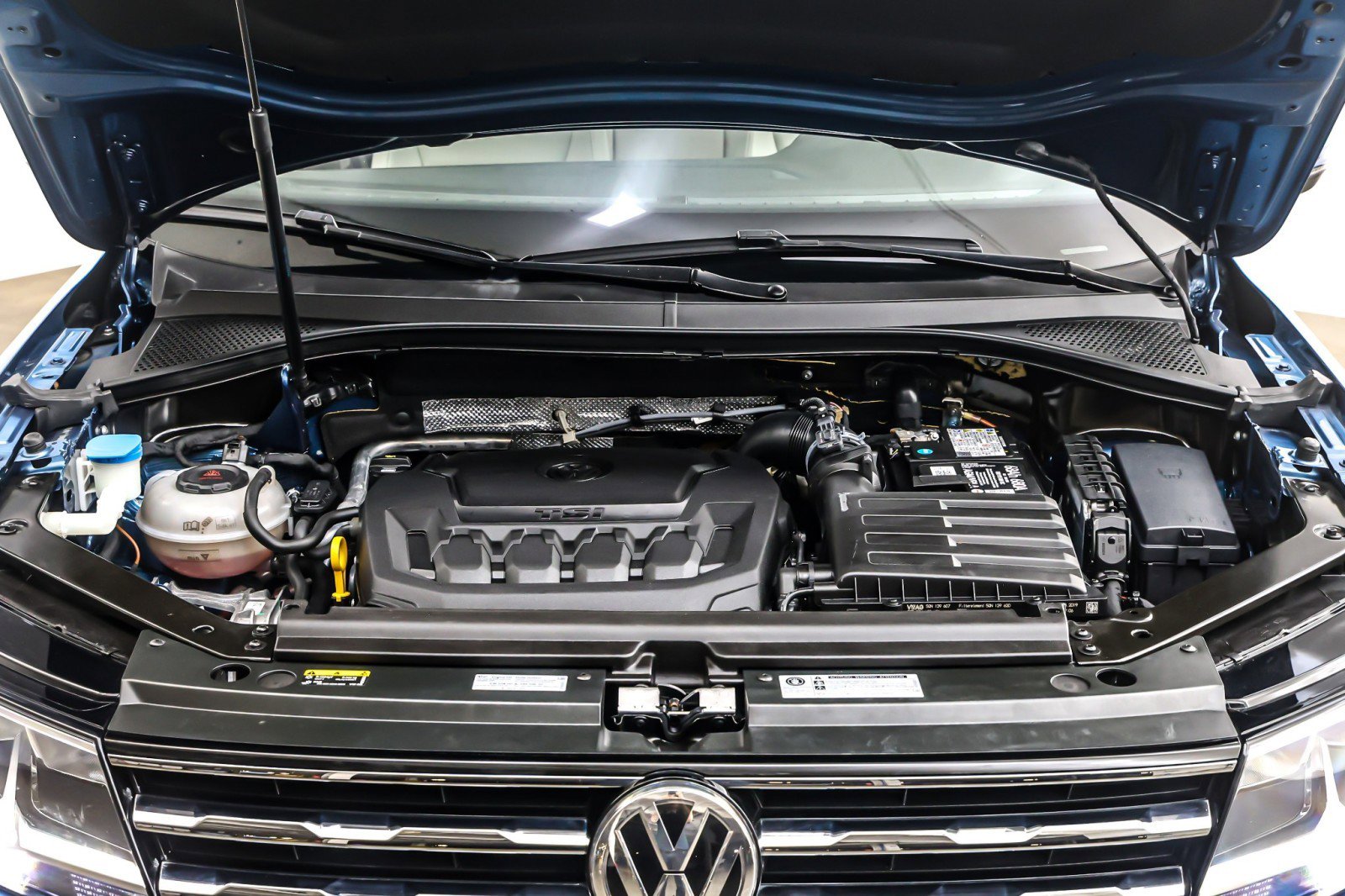 Used 2020 Volkswagen Tiguan SE image 11