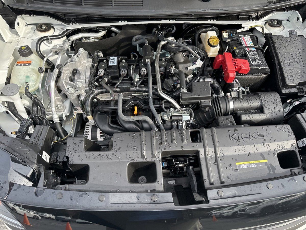 Used 2025 Nissan Kicks SR image 31