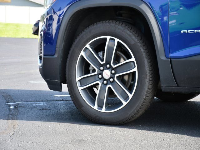 Used 2023 GMC Acadia SLT w/ Technology Package FWD image 12
