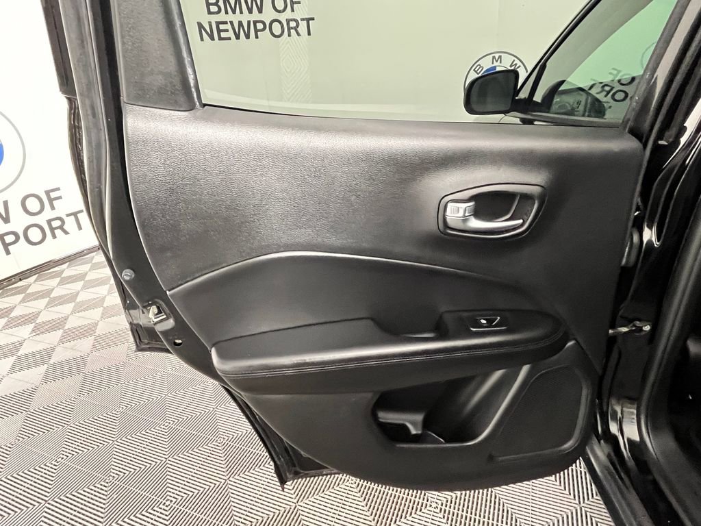 Used 2019 Jeep Compass Latitude AWD/4WD image 23