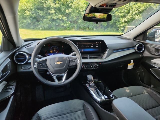 New 2026 Chevrolet Trax LT w/ Sunroof Package FWD image 20