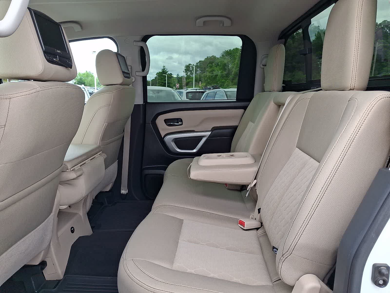 Used 2017 Nissan Titan XD AWD/4WD image 11