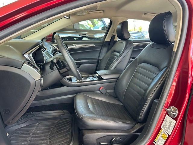 Used 2017 Ford Fusion SE w/ Fusion SE Technology Package FWD image 12