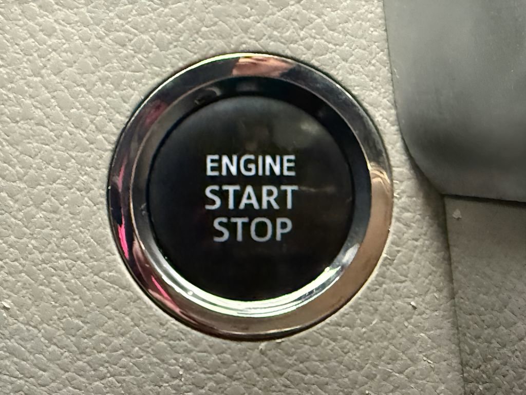 Used 2015 Toyota Highlander Limited image 23