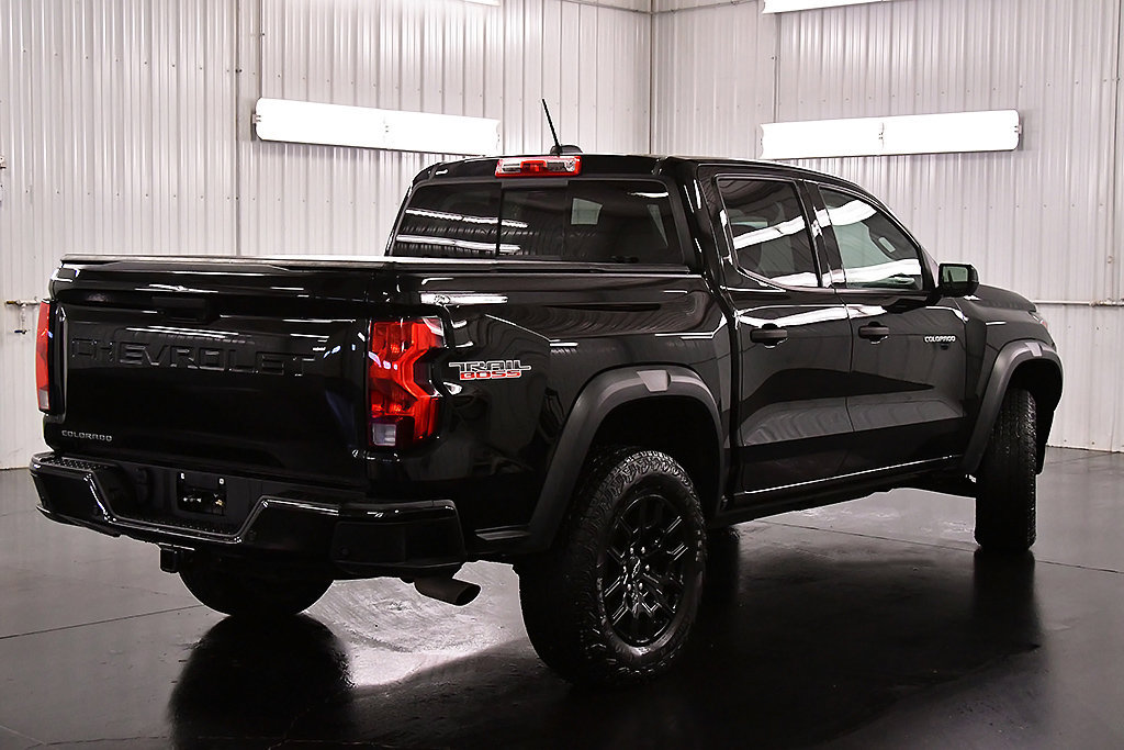 Used 2024 Chevrolet Colorado Trail Boss w/ Technology Package AWD/4WD image 7