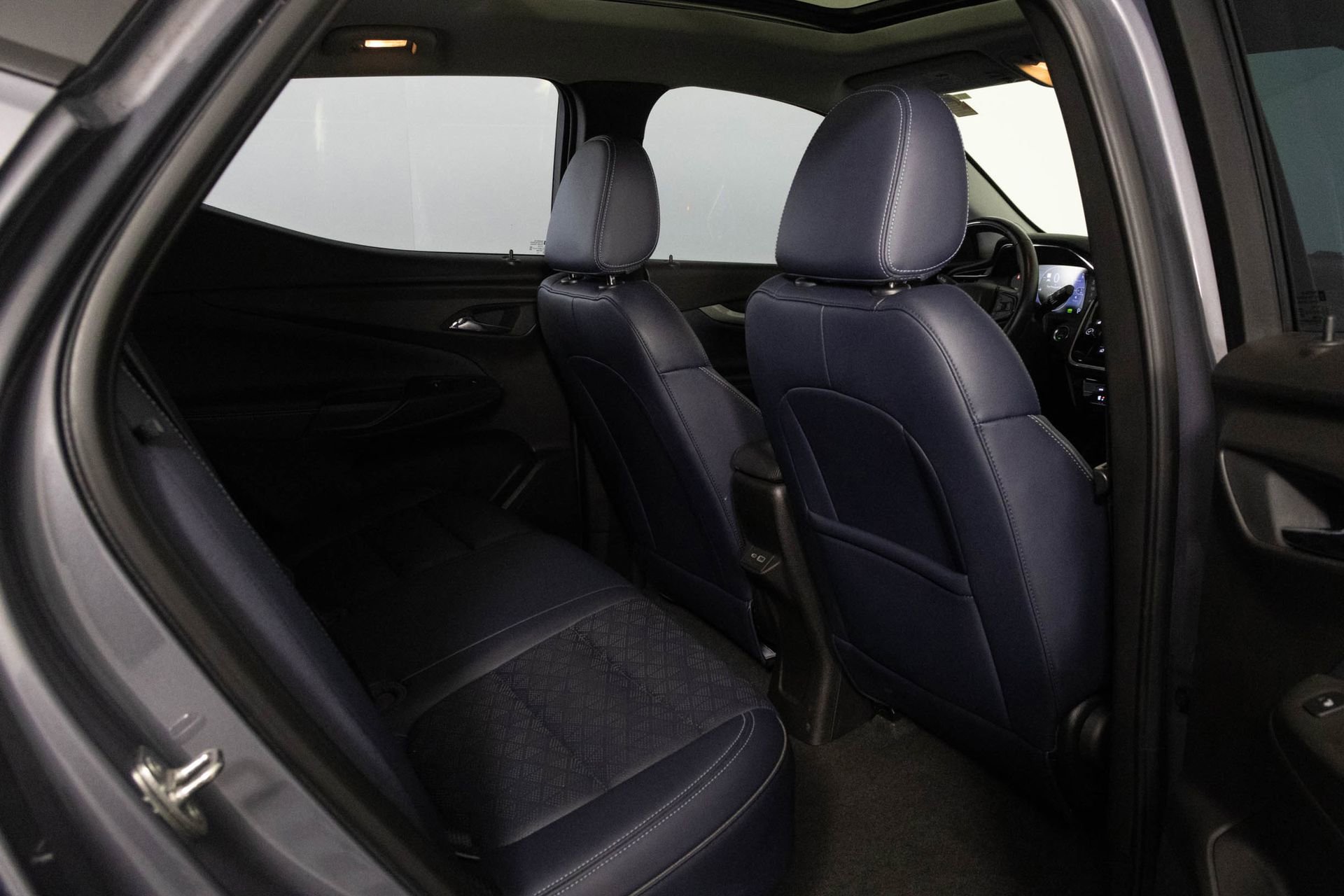 Used 2022 Chevrolet Bolt EUV Premier w/ Sun & Sound Package image 38