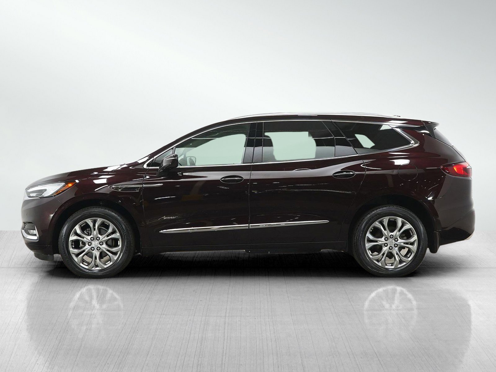 Used 2021 Buick Enclave Avenir w/ Avenir Technology Package AWD/4WD image 2