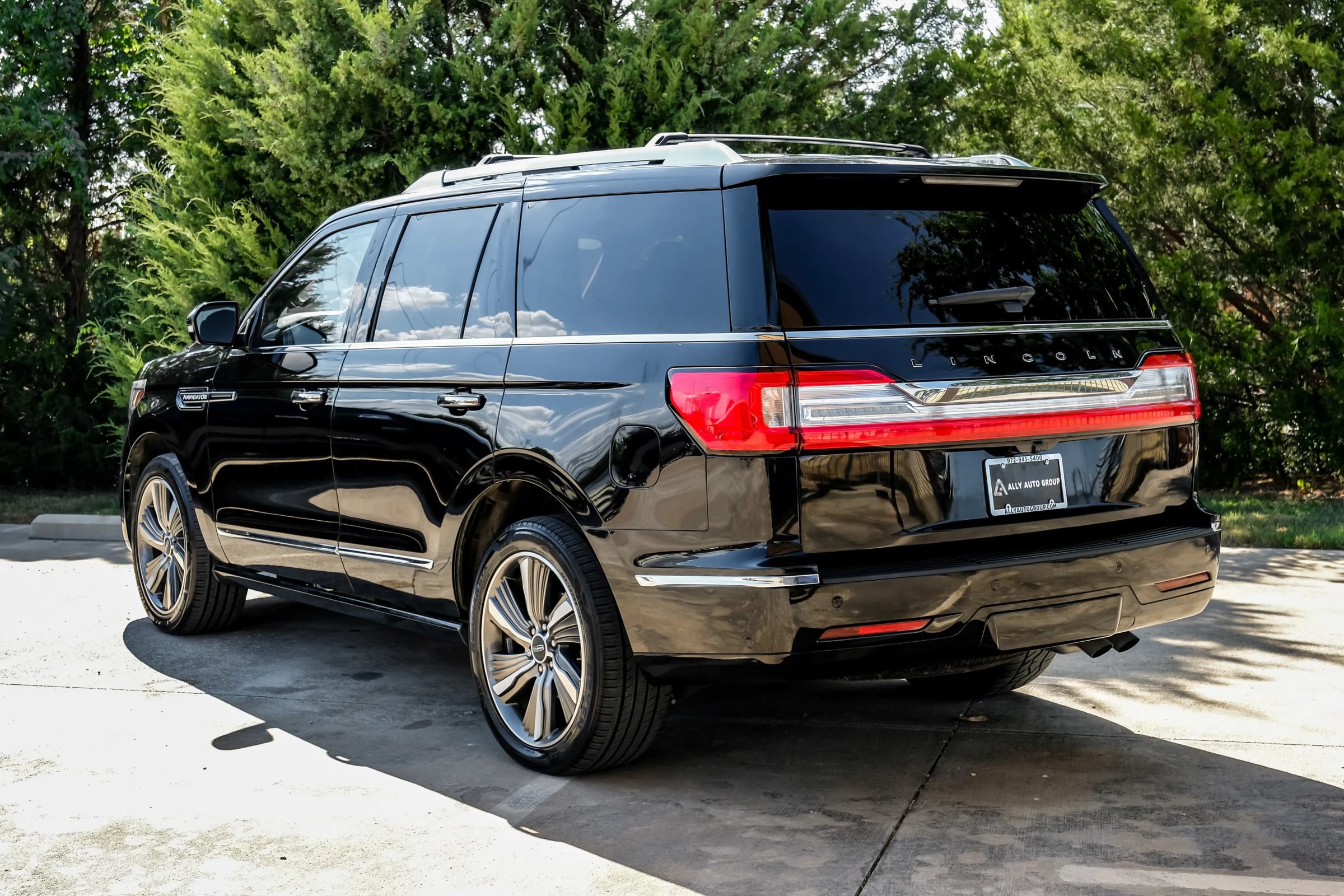 Used 2019 Lincoln Navigator Black Label w/ Cargo Package AWD/4WD image 11