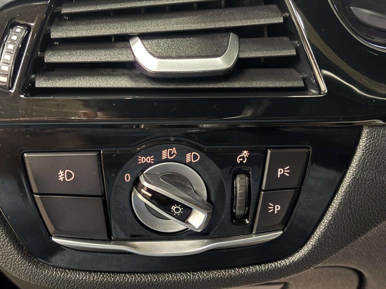 Used 2018 BMW 530i xDrive AWD/4WD image 31