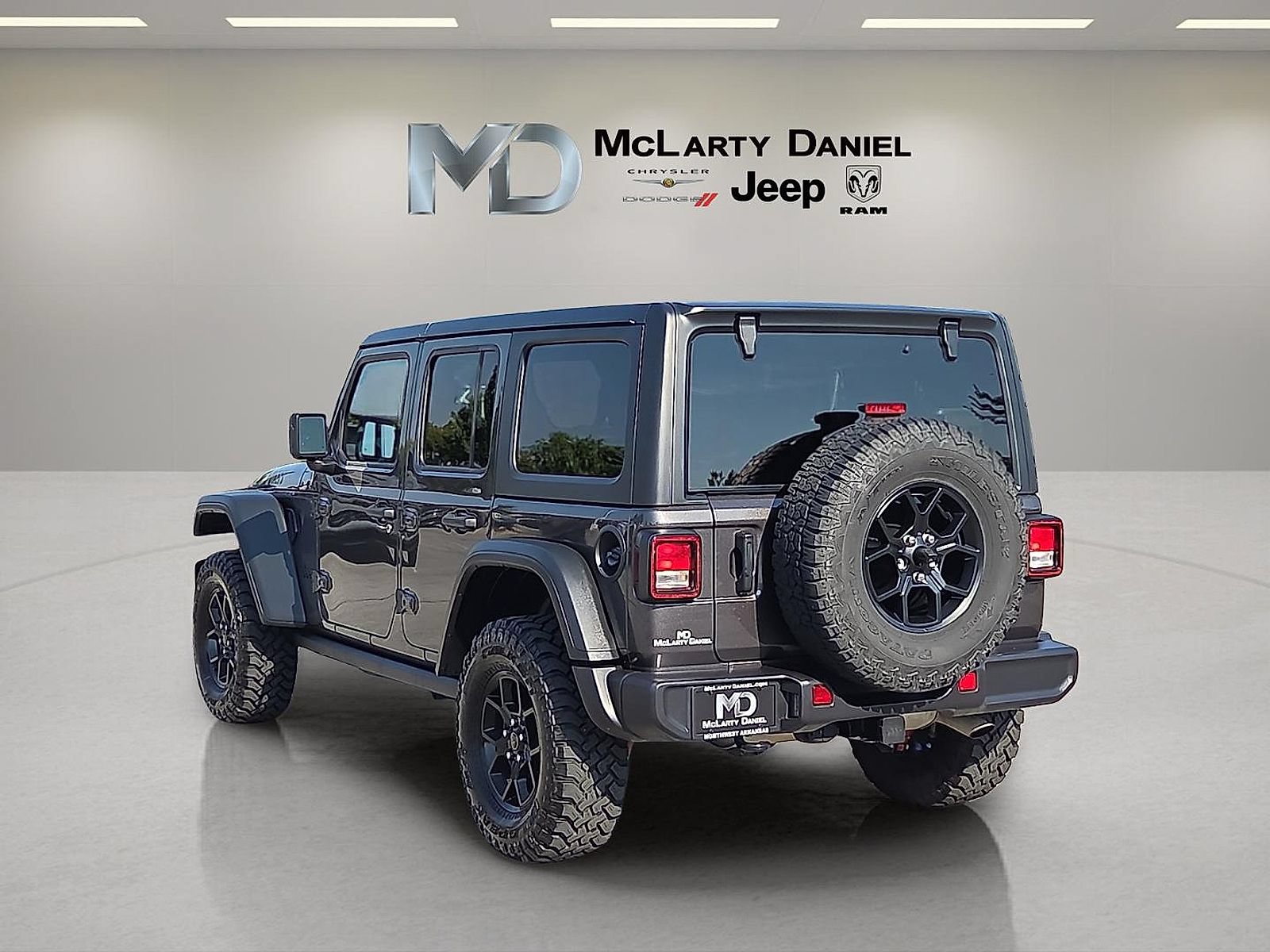 Used 2025 Jeep Wrangler Unlimited Sport AWD/4WD image 4