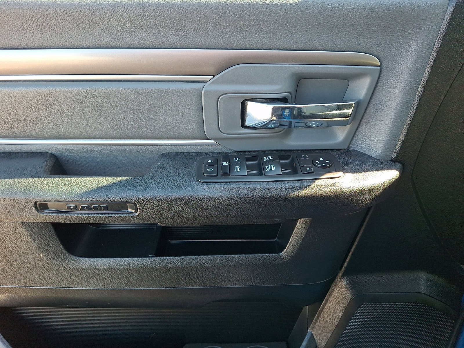 Used 2024 RAM 1500 Classic SLT AWD/4WD image 12