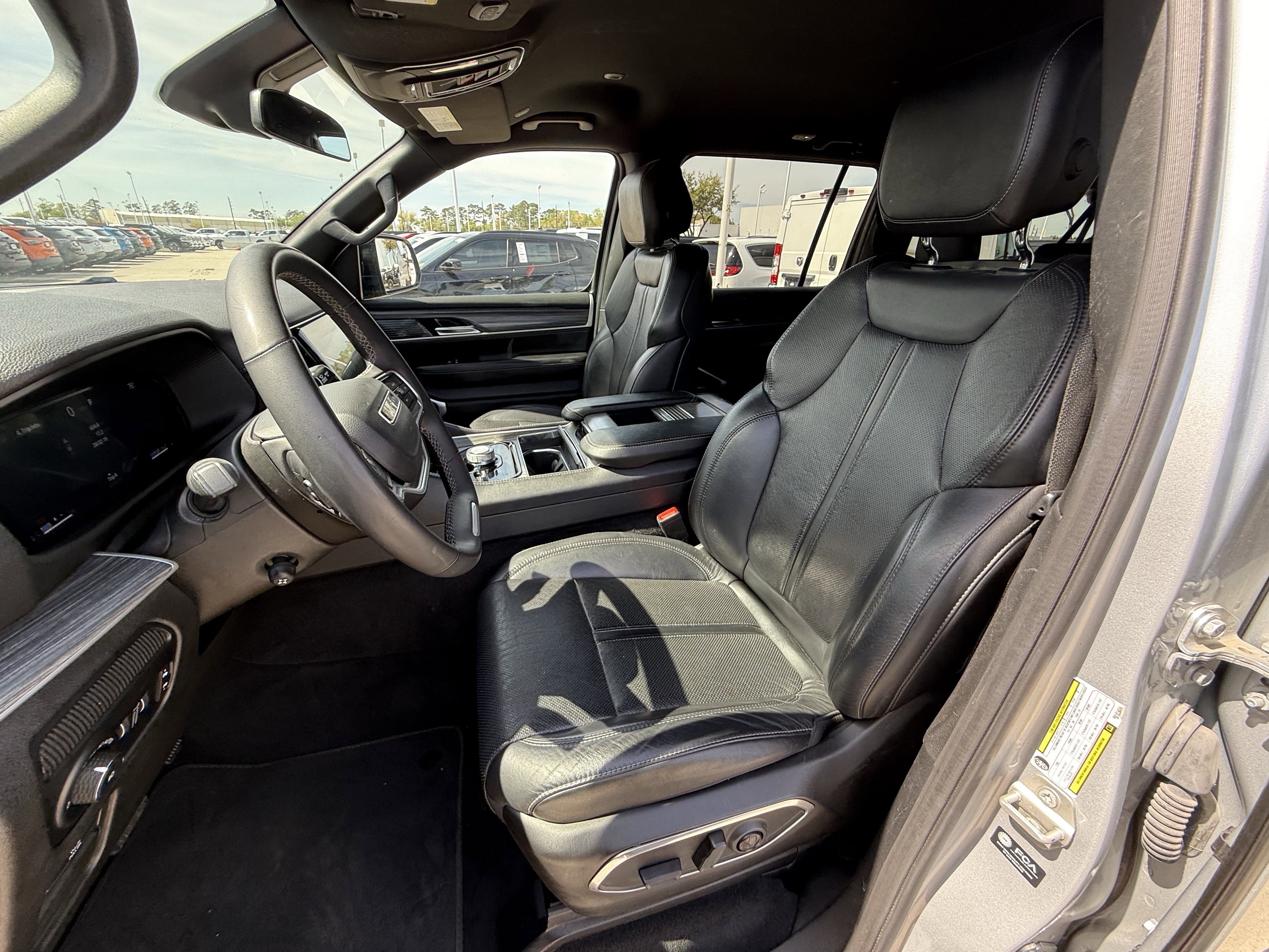 Used 2024 Jeep Wagoneer L Series II w/ Flexible Seating Group image 27