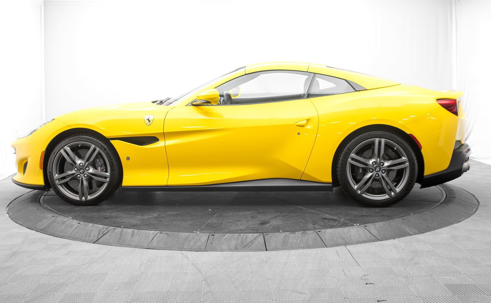Used 2019 Ferrari Portofino RWD image 14