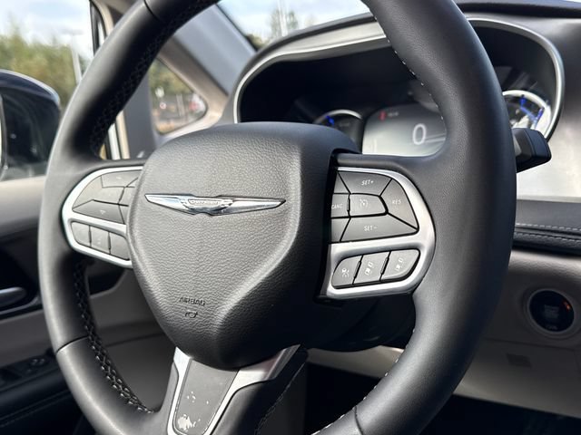 Used 2024 Chrysler Pacifica Limited FWD image 13