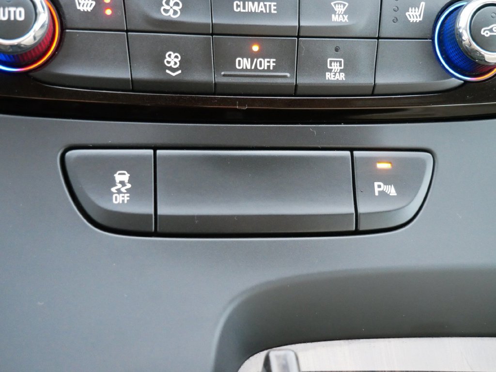 Used 2018 Buick LaCrosse Essence FWD image 22