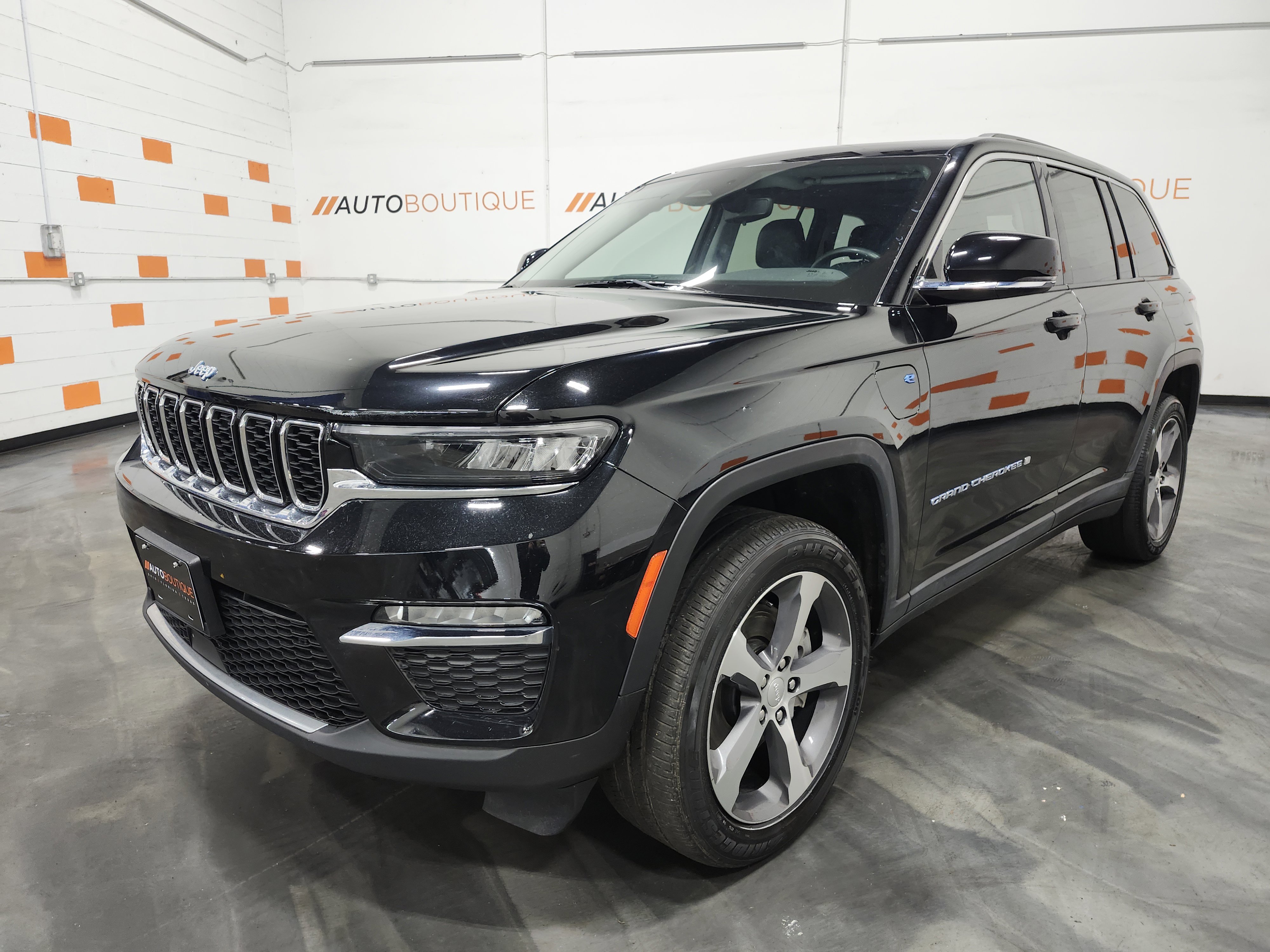 Used 2023 Jeep Grand Cherokee 4WD 4xe image 15