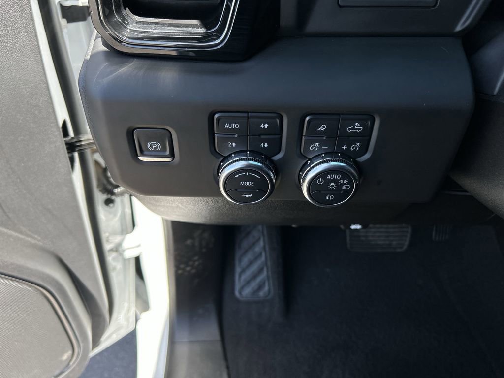 Used 2024 GMC Sierra 1500 AT4 AWD/4WD image 18