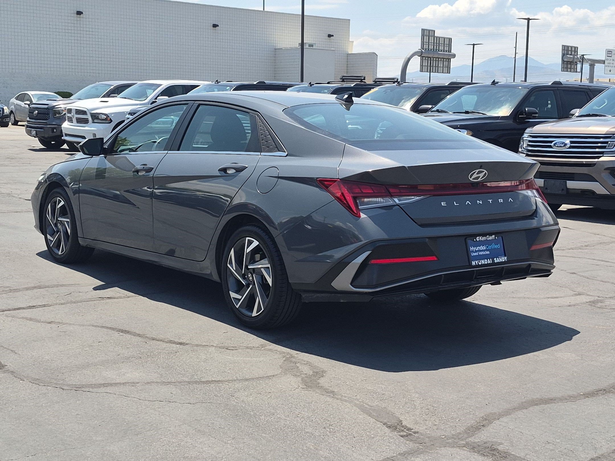 Certified 2025 Hyundai Elantra SEL FWD image 5