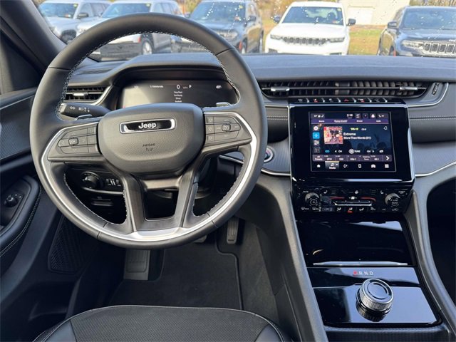 New 2025 Jeep Grand Cherokee L Laredo image 2